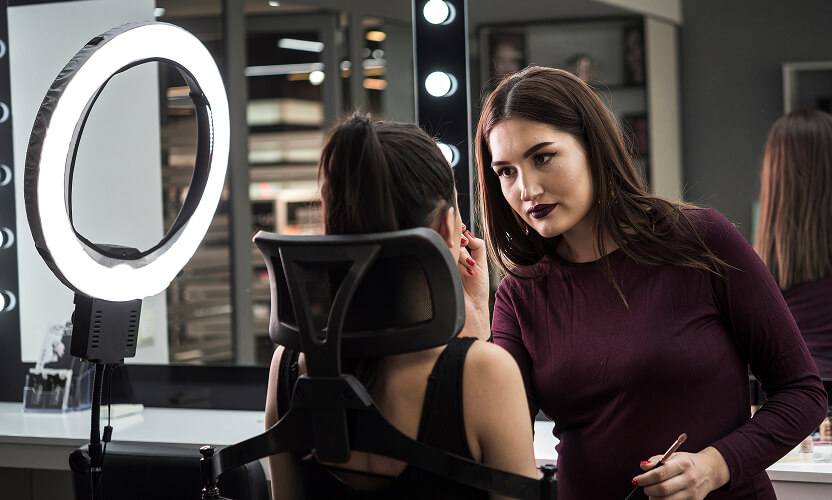 Top Makeup Trends to Look Stunning This Season